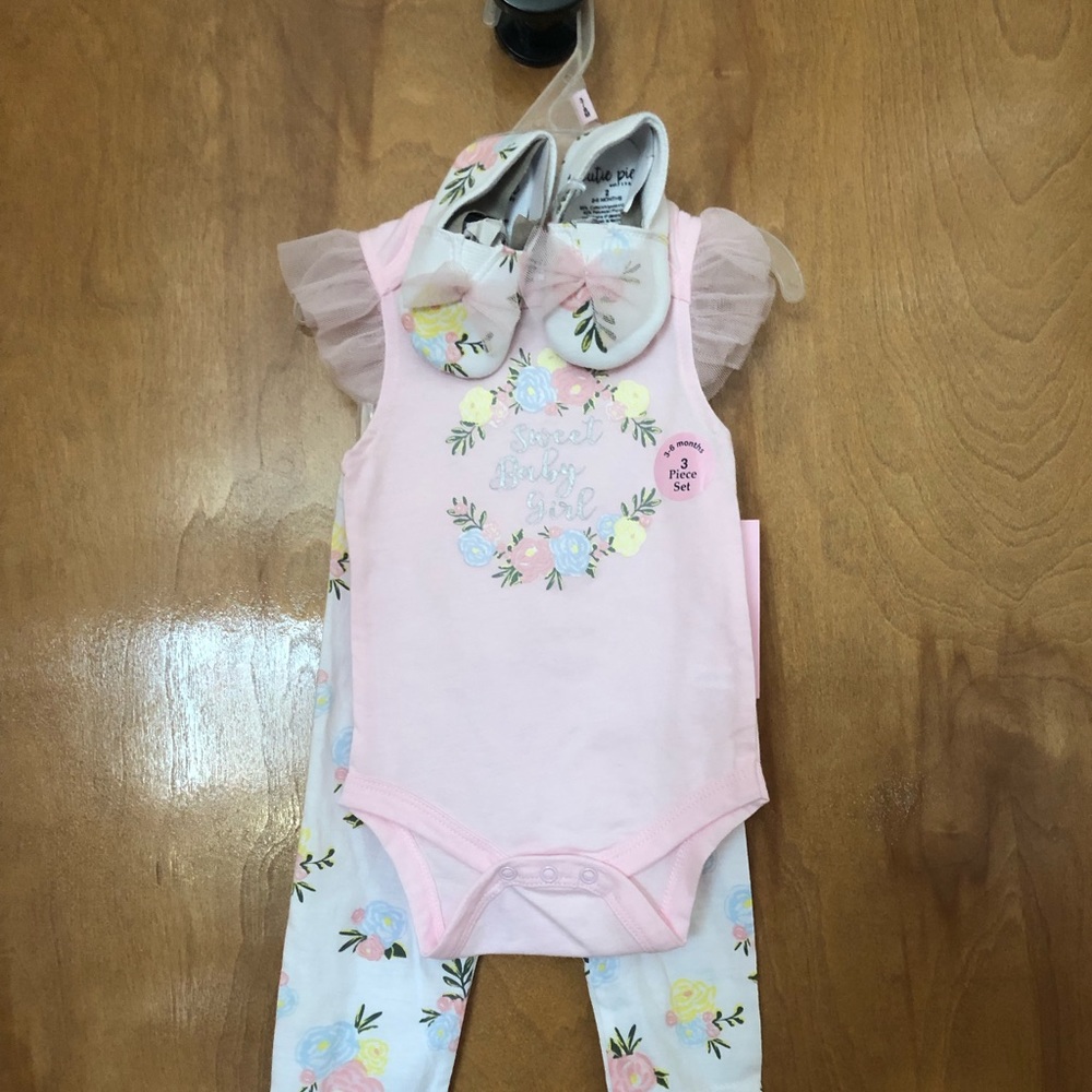 Sweet baby girl 3-6 months 3 piece floral matching set